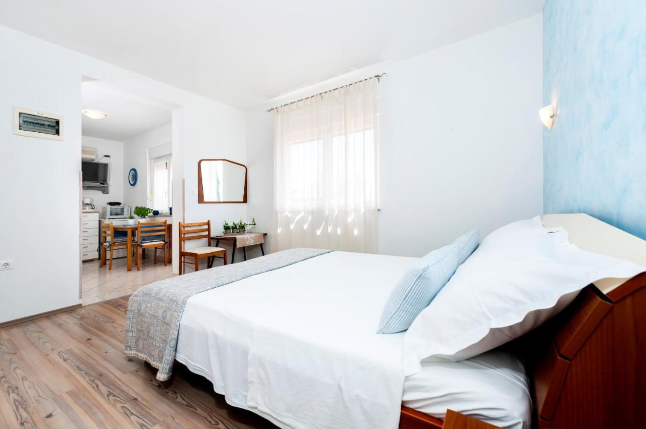 Banko Apartments โรวีน ภายนอก รูปภาพ